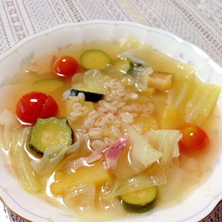 ズッキーニ ミニトマト キャベツ 押し麦のスープ レシピ 作り方 By やなママ 楽天レシピ